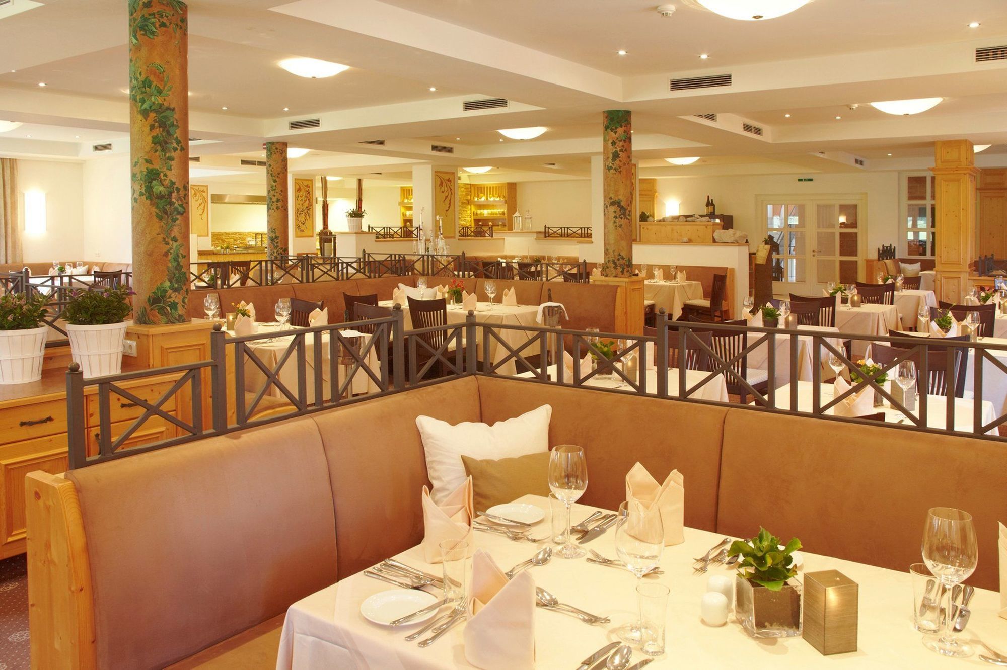 Kuhotel By Rilano Bald Elaya Hotel Steinplatte Waidring Restoran fotoğraf